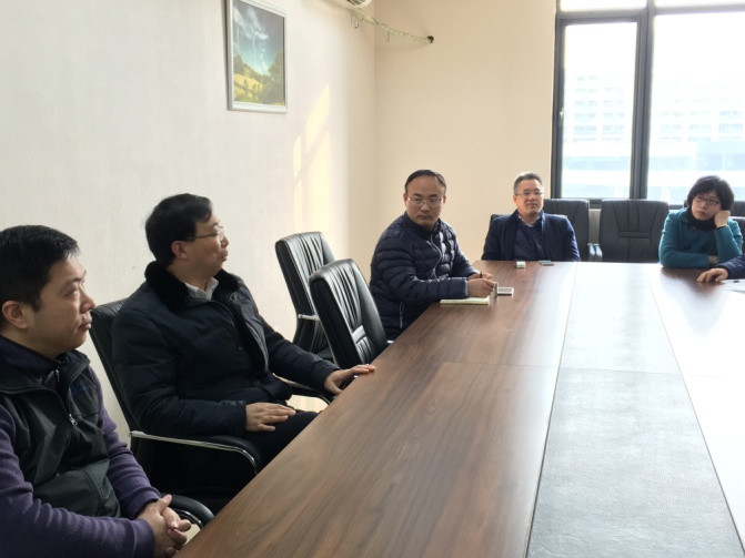 sc_280935_057993.jpg 图3欧美色情
姜斌院长和电气工程党支部党员们进行讨论和交流_副本.jpg